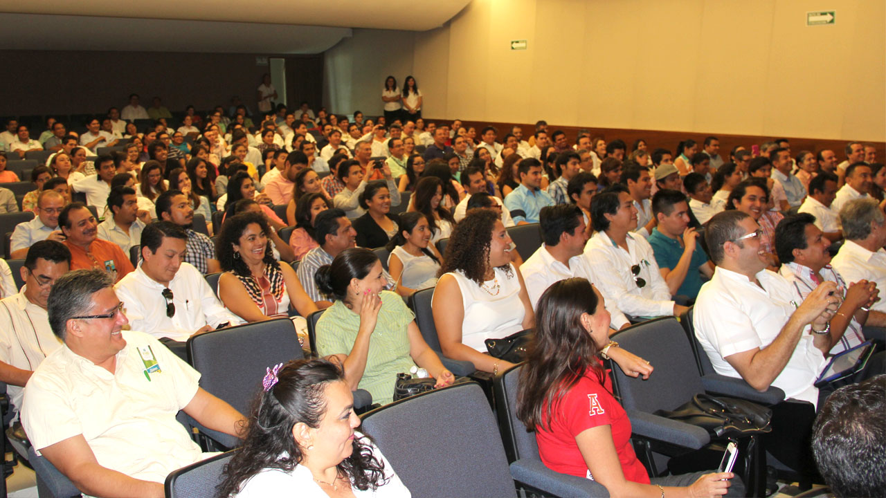 Aspectos generales de la Conferencia Magistral del Dr. Miguel Carbonell en la ciudad de Mérida
