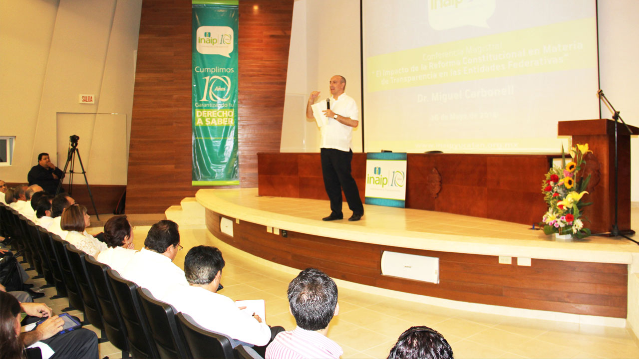 Aspectos generales de la Conferencia Magistral del Dr. Miguel Carbonell en la ciudad de Mérida