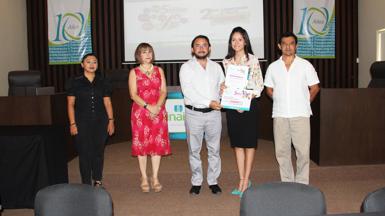 Aspectos generales de la Ceremonia de Premiación de Concursos de Tiras de Cómics y Ensayo Universitario 2014