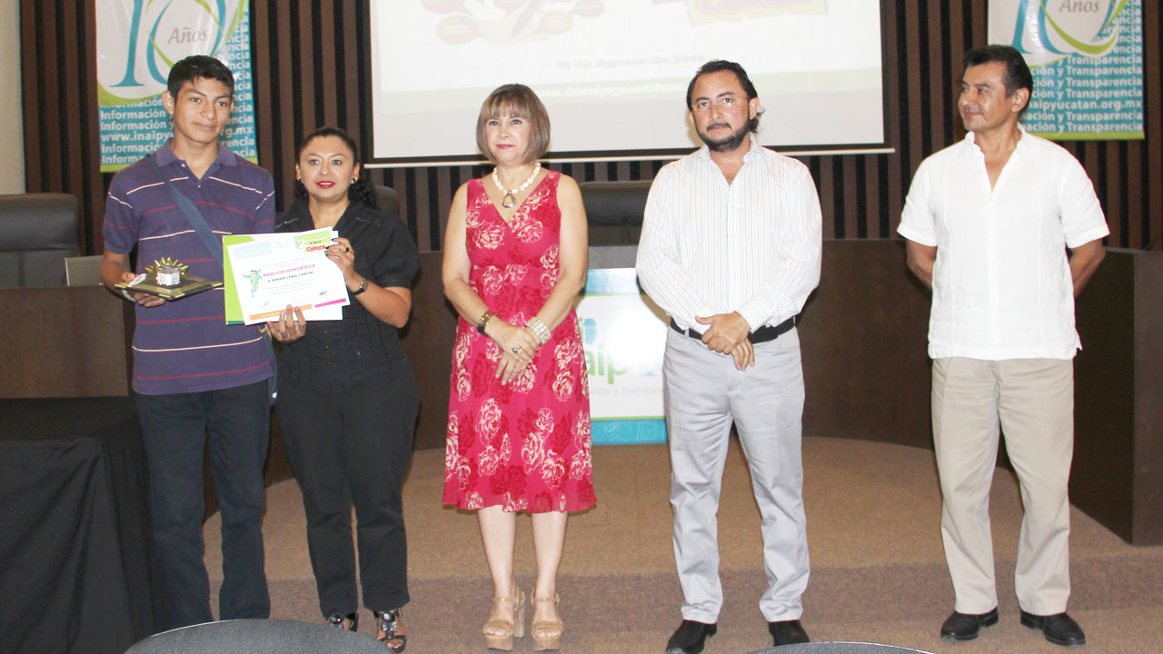 Aspectos generales de la Ceremonia de Premiación de Concursos de Tiras de Cómics y Ensayo Universitario 2014