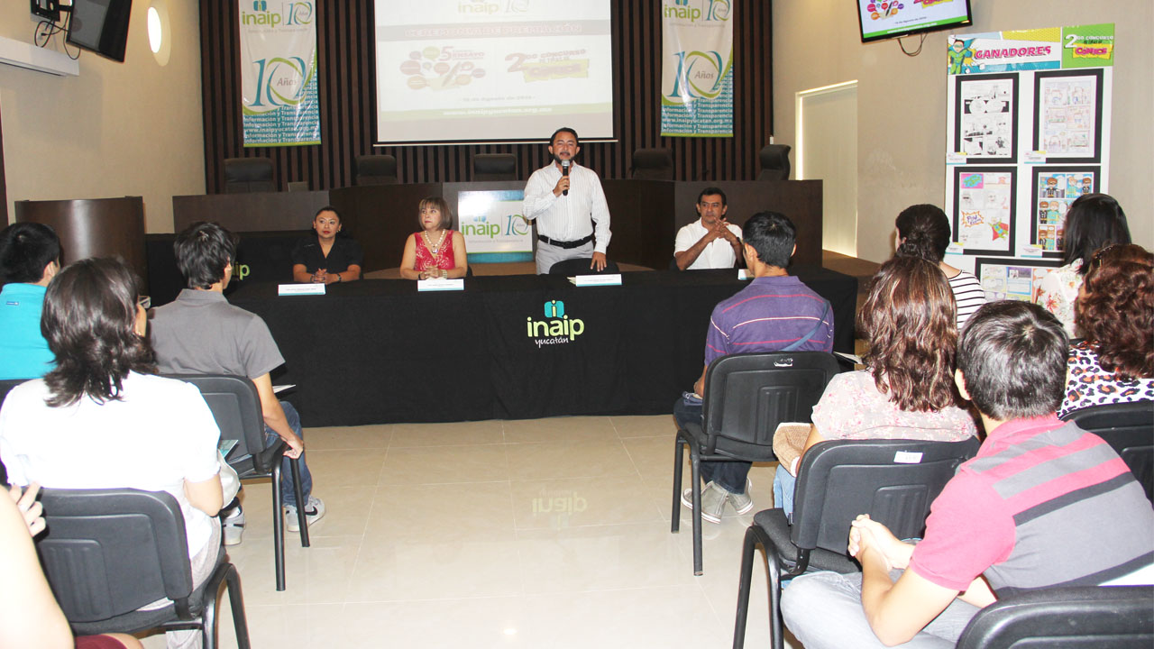 Aspectos generales de la Ceremonia de Premiación de Concursos de Tiras de Cómics y Ensayo Universitario 2014