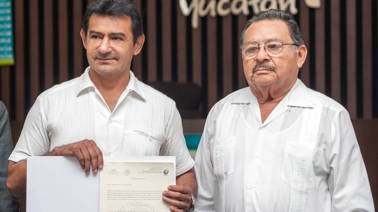 Ceremonia de entrega de Reconocimiento de Validez Oficial de Estudios (RVOE) de la Secretaría de Educación Pública Federal  para impartir una Especialización en Archivística