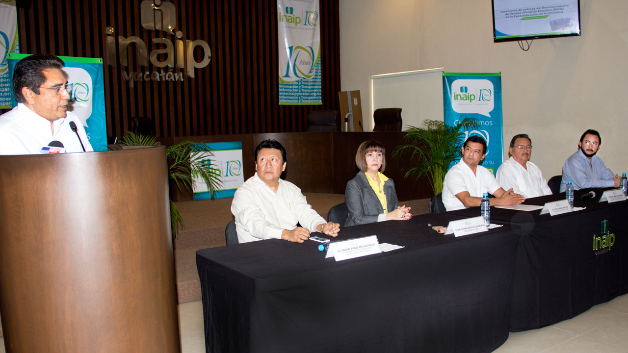 Ceremonia de entrega de Reconocimiento de Validez Oficial de Estudios (RVOE) de la Secretaría de Educación Pública Federal  para impartir una Especialización en Archivística