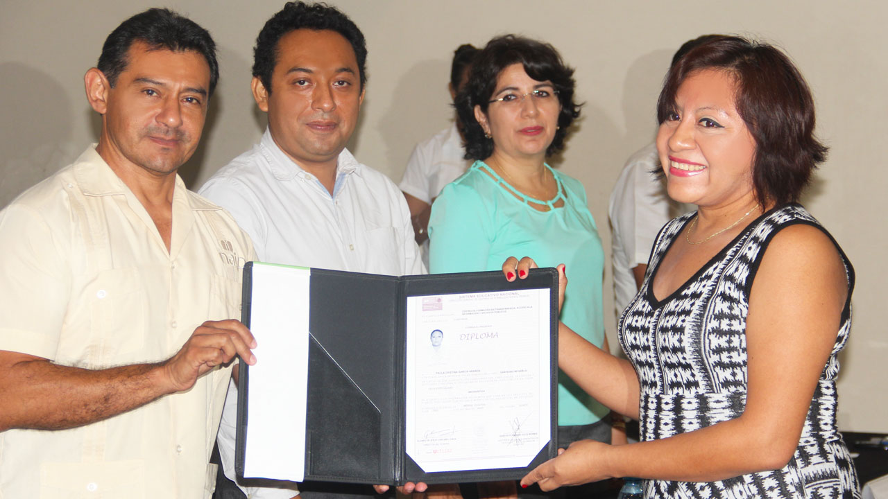 Aspectos generales de la entregan Certificados a la Primera Generación de la Especialización en Archivos.