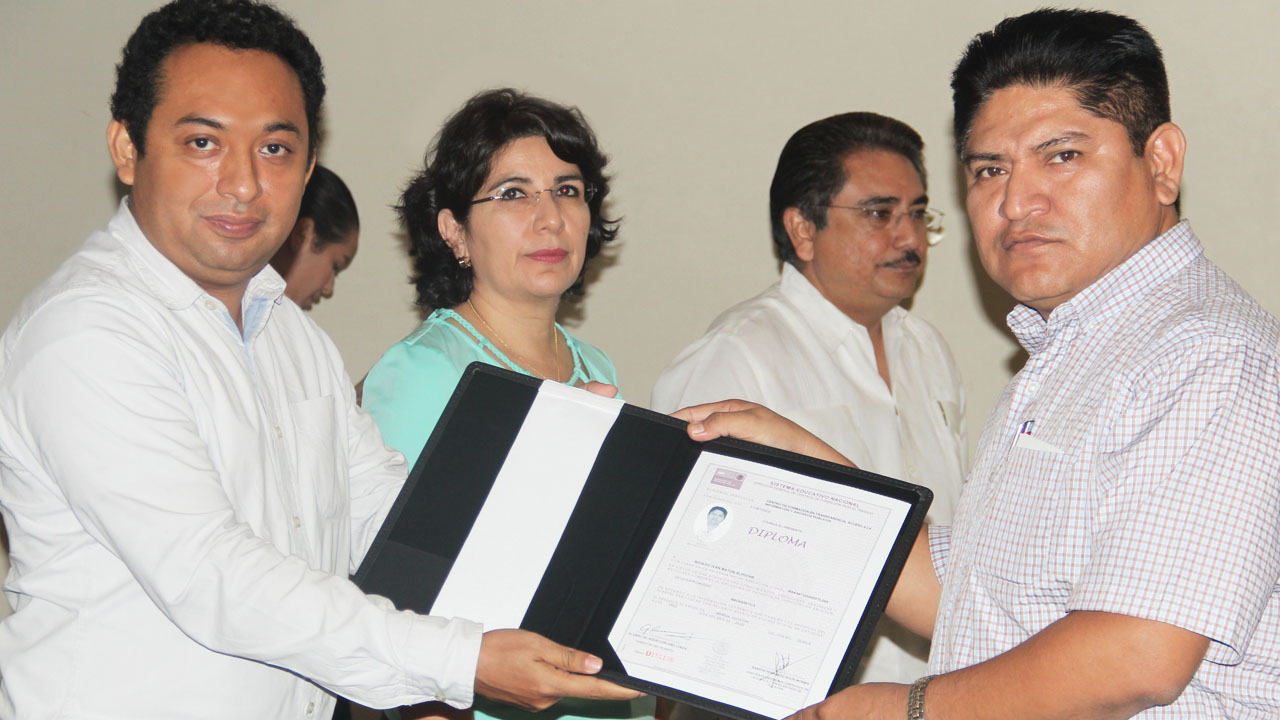 Aspectos generales de la entregan Certificados a la Primera Generación de la Especialización en Archivos.