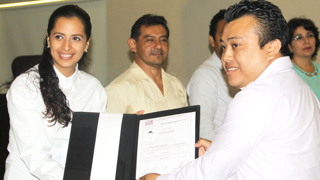 Aspectos generales de la entregan Certificados a la Primera Generación de la Especialización en Archivos.