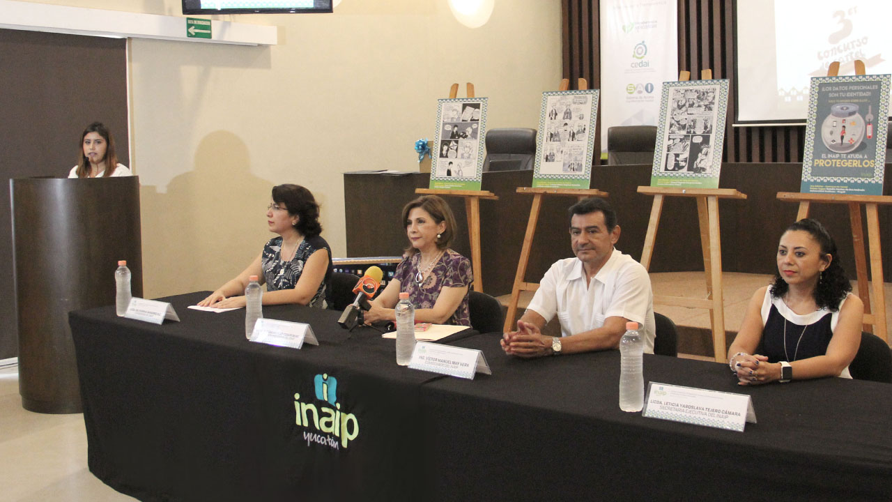 Gabriela González Ojeda titular de la unidad de equidad de género de la SEGEY, habló en representación del jurado calificador del cuarto concurso de tiras de cómics