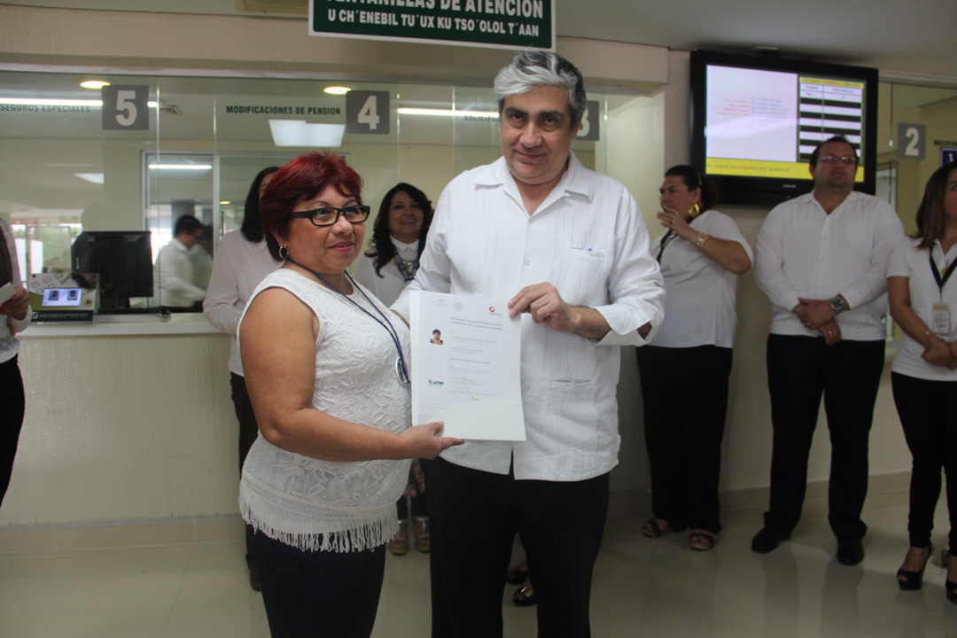 El Centro de Evaluación del Inaip Yucatán entregó certificados a trabajadores que atienden ciudadanos en ventanillas del Instituto Mexicano del Seguro Social (IMSS), de la subdelegación Mérida Sur.