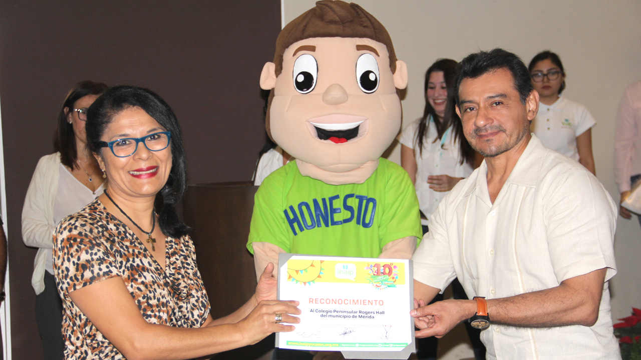 La comisionada presidenta del INAIP, Susana Aguilar Covarrubias reconoció públicamente el esfuerzo de las escuelas primarias por promover y difundir este concurso entre sus alumnos. 