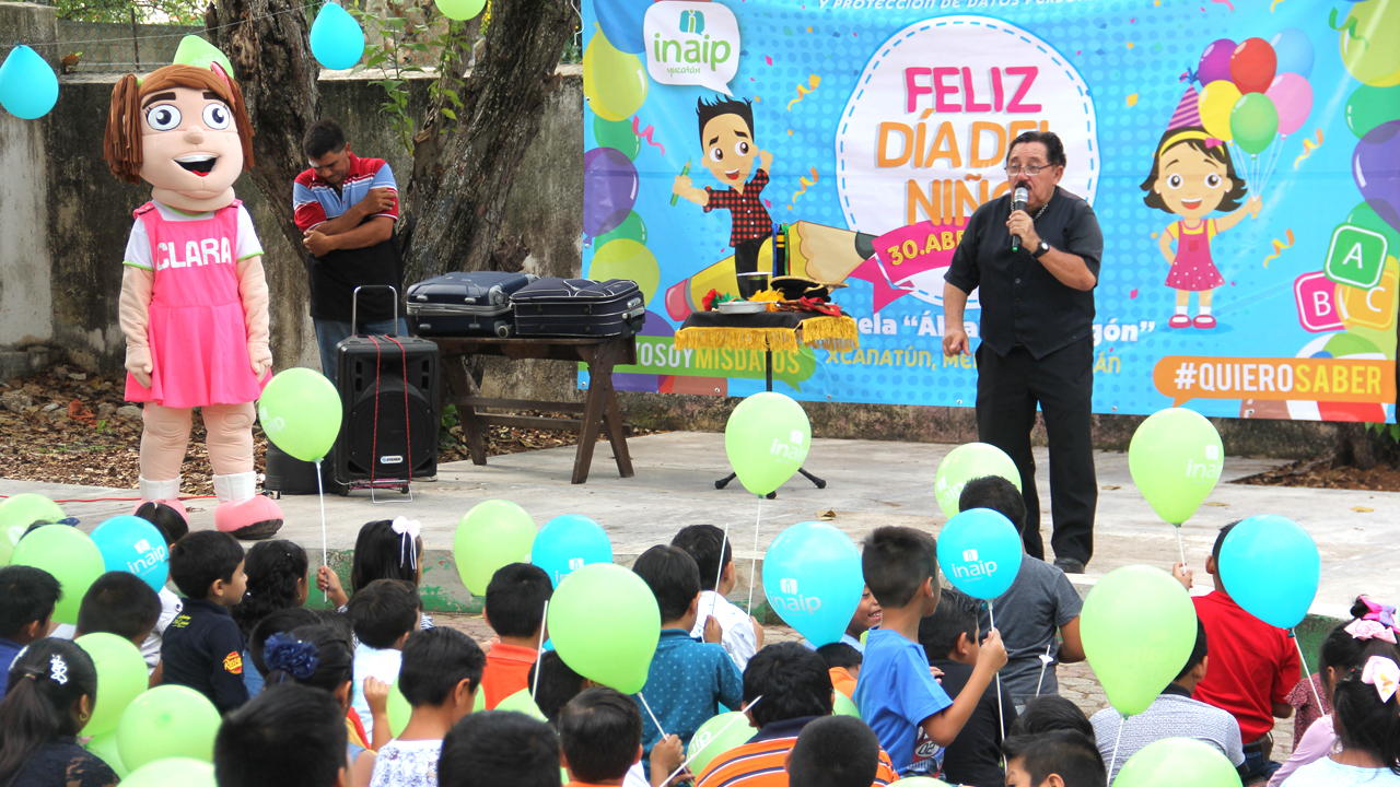 En ambas escuelas los estudiantes disfrutaron del espectáculo del Tío Salim