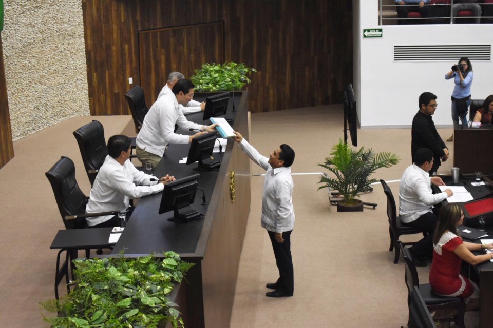 El Comisionado entregó el informe a la mesa directiva de la LXIII Legislatura