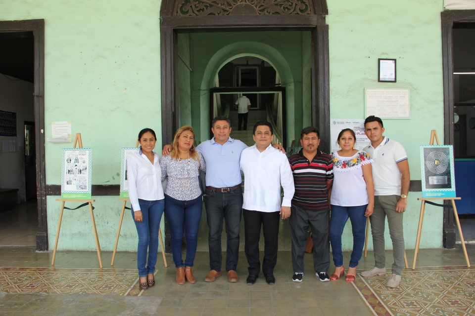 Reconoció al ayuntamiento de Tecoh y a su presidente municipal, Felipe May Itzá, por el impulso otorgado a esta estrategia que pretende sumar a cada vez más municipios.

Al ser entregados los murales, ubicados en el campo deportivo y el mercado municipal,