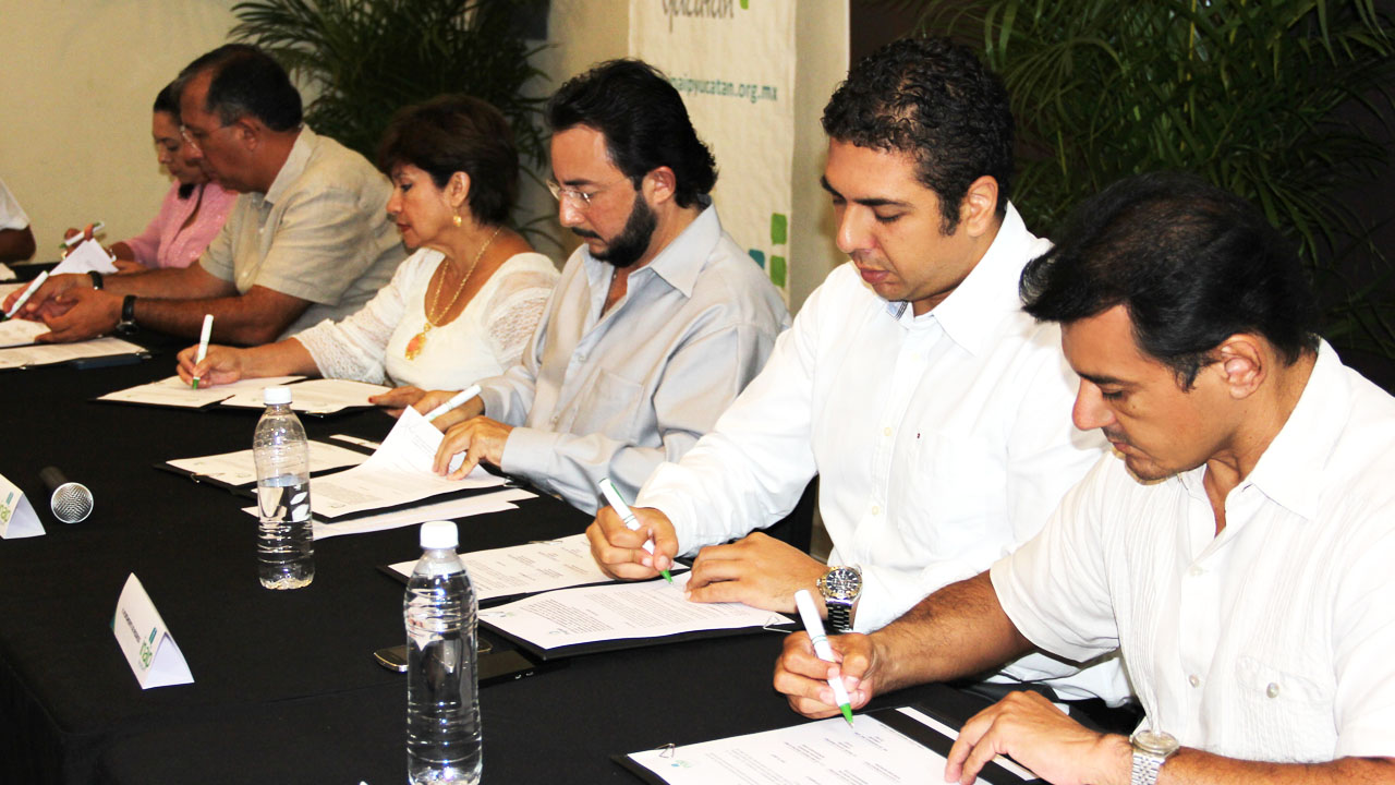 INAIP suscribe convenios con Ayuntamientos.