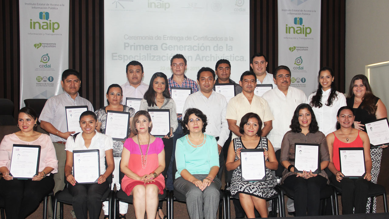 Entregan Certificados a la Primera Generación de la Especialización en Archivos.